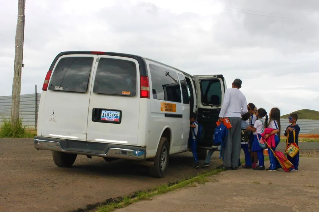 Venezuelanos atravessam a fronteira todos os dias em busca de educação no Brasil